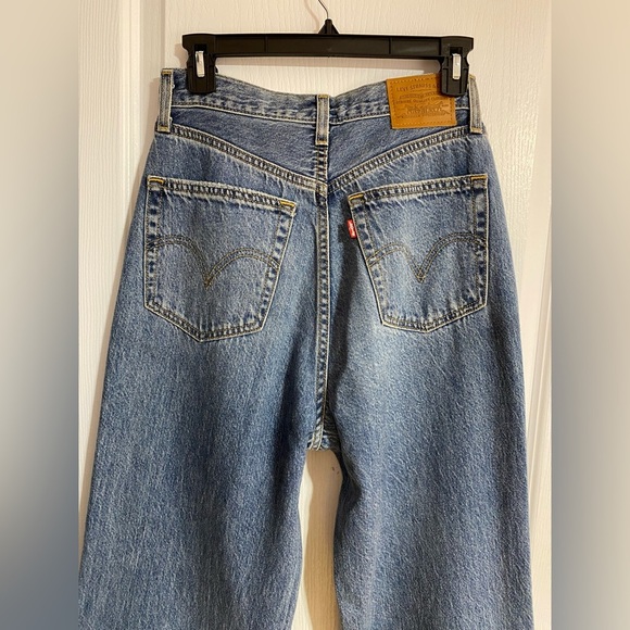 NWOT Levi’s High Loose Flare Ripped Distressed Ultra High Rise Jeans Size 27 - Picture 12 of 16